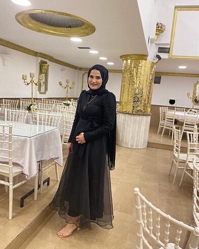42 beden siyah tüllü bilekte abiye
