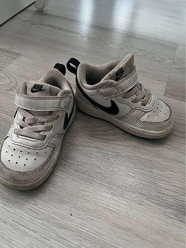 22 Beden beyaz Renk Nike ayakkabı