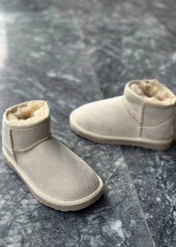 Bej Kürklü ugg Bot