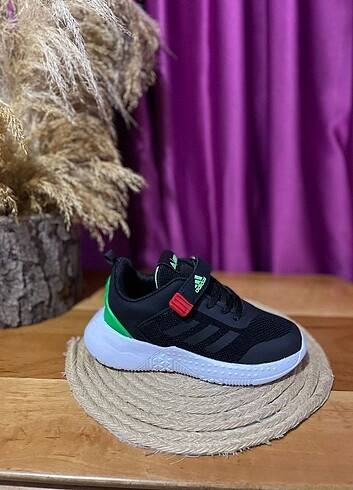 31 Beden siyah Renk Adidas çocuk spor ayakkabı
