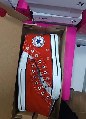 31 Beden kırmızı convers