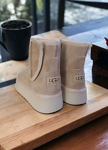 32 Beden Yeni model cırtlı ugg bot 