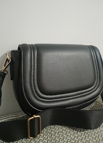 415 TL Zara muadili siyah çanta