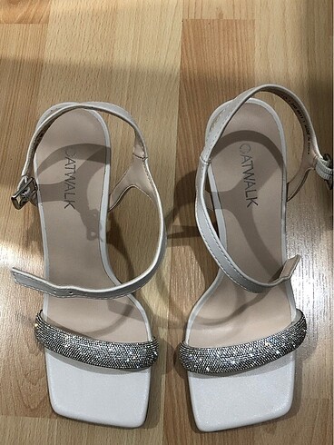 Deichmann Taşlı topuklu