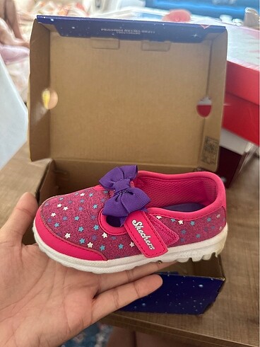 Skechers spor ayakkabı 22,5 numara, pembe renkli