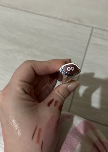 Bordo Parlak Ruj - Görsel 3