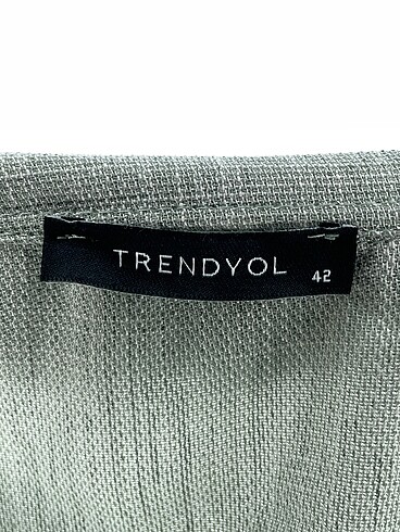 42 Beden çeşitli Renk Trendyol & Milla Gömlek %70 İndirimli.