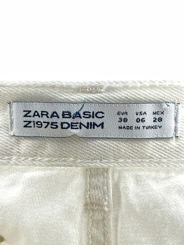 38 Beden beyaz Renk Zara Mini Şort %70 İndirimli.