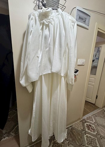 Uzun Beyaz Drape Detaylı Tesettür Abiye - Görsel 4