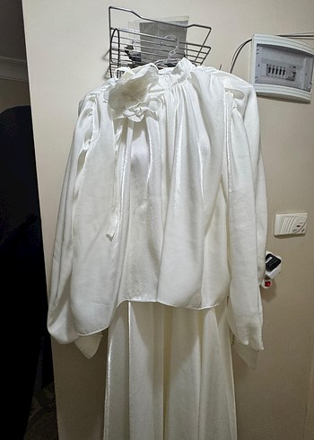 Uzun Beyaz Drape Detaylı Tesettür Abiye - Görsel 3