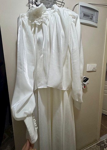 Uzun Beyaz Drape Detaylı Tesettür Abiye - Görsel 2