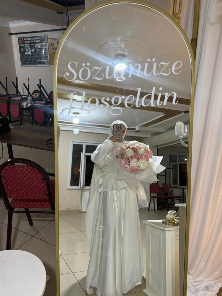 Uzun Beyaz Drape Detaylı Tesettür Abiye - Görsel 5