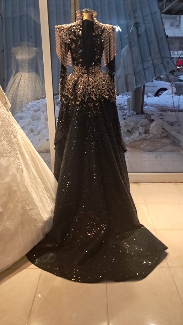 Boncuk İşlemeli Siyah Uzun Henna Elbise - Görsel 4