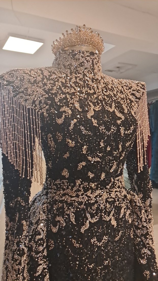 Boncuk İşlemeli Siyah Uzun Henna Elbise - Görsel 2