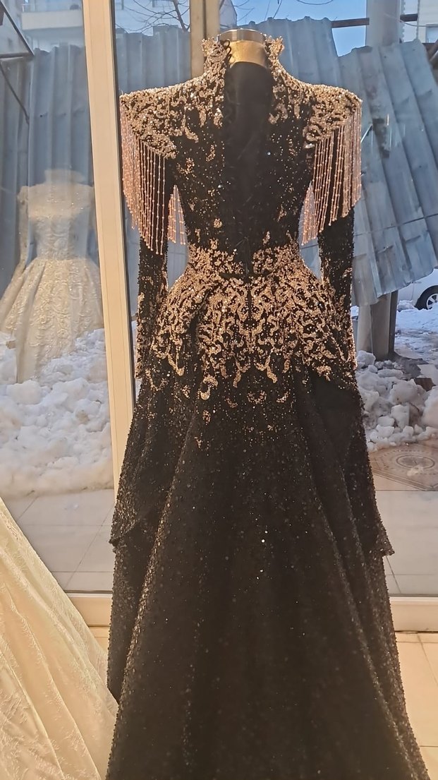 Boncuk İşlemeli Siyah Uzun Henna Elbise - Görsel 3