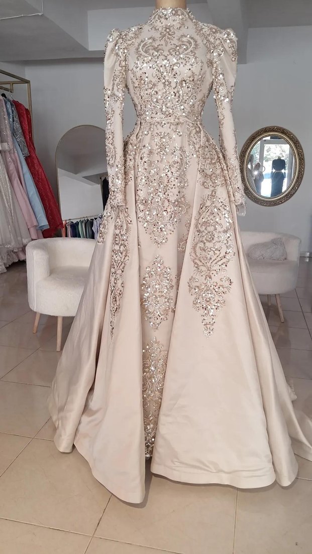 İnci İşlemeli Uzun Kollu Beyaz Nişan Elbisesi - Görsel 2