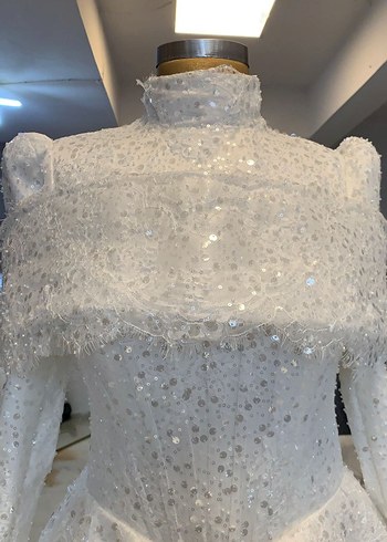 Uzun Kollu Yüksek Yakalı Prenses Gelinlik - Görsel 6