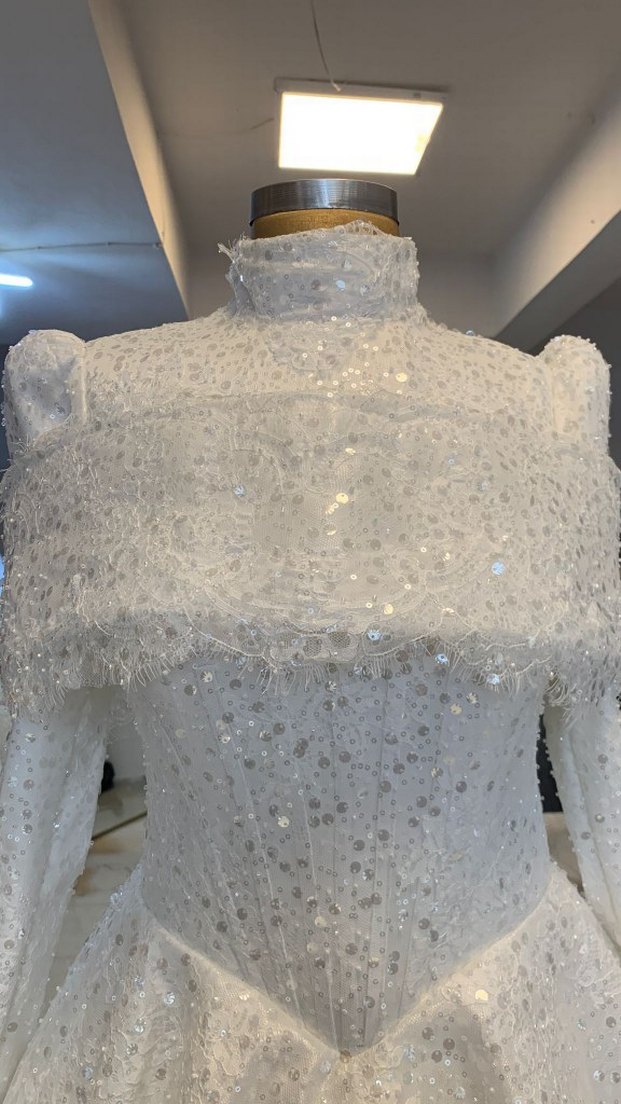 Uzun Kollu Yüksek Yakalı Prenses Gelinlik - Görsel 5