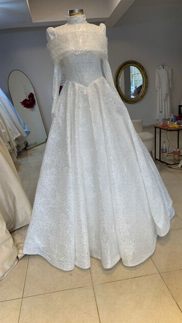 Uzun Kollu Yüksek Yakalı Prenses Gelinlik - Görsel 2