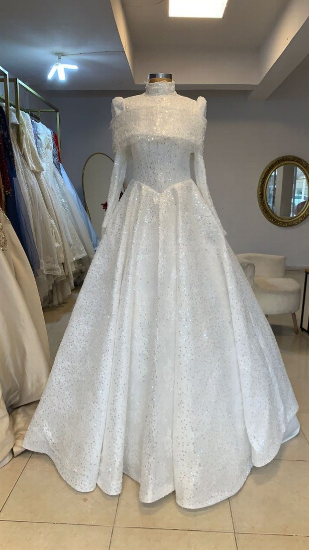 Uzun Kollu Yüksek Yakalı Prenses Gelinlik - Görsel 3