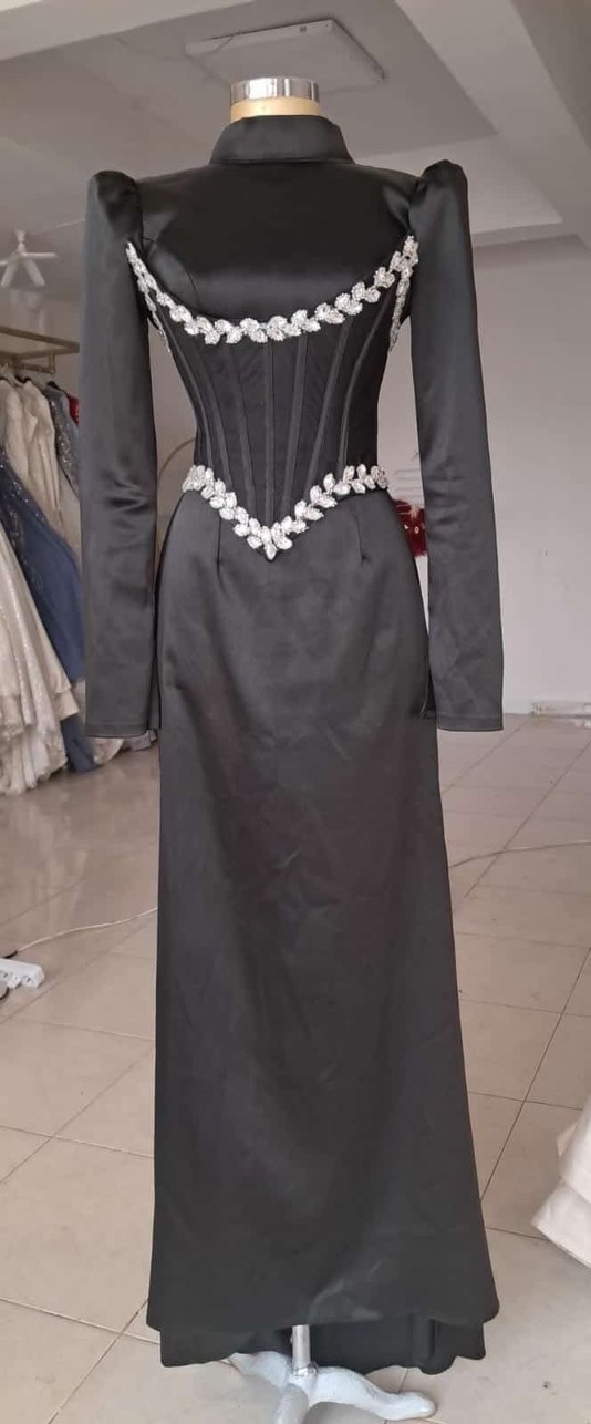 Uzun Kollu Siyah Straplez Nakışlı Abiye Elbise - Görsel 3