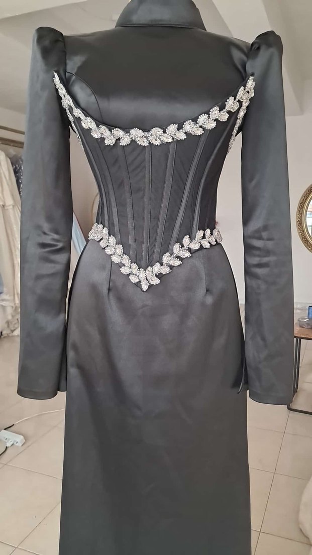 Uzun Kollu Siyah Straplez Nakışlı Abiye Elbise - Görsel 2