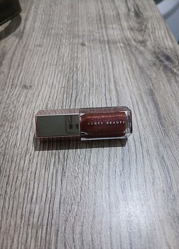 Fenty Beauty Gloss Bomb Mini Hot Chocolit