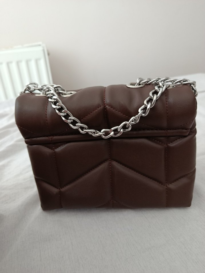 Kapitone Baklava Dilimi Zincirli Çanta - Görsel 4