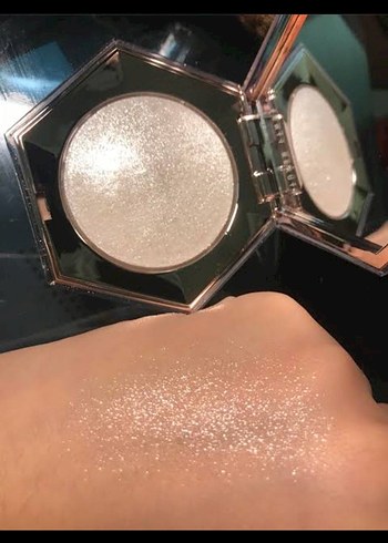 Fenty Beauty Diamond Bomb Aydınlatıcı - Görsel 3