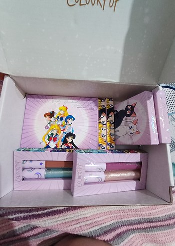 Beden Colourpop Sailor Moon Koleksiyonu