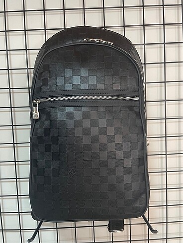 LOUIS VUITTON sırt çantası