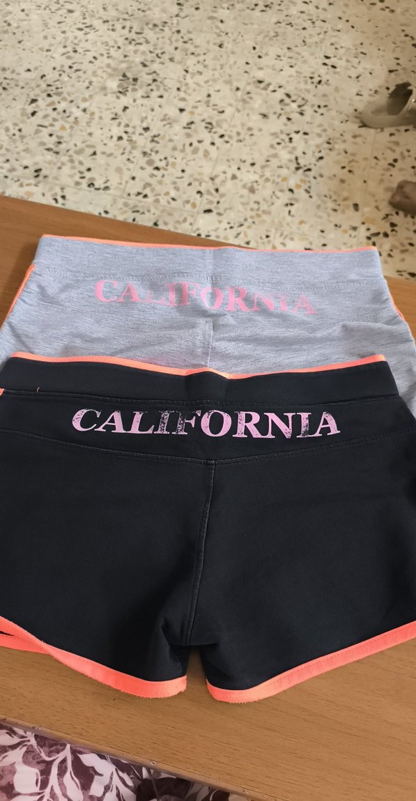 Gri ve Siyah Kadın Spor Şortlar - Görsel 2