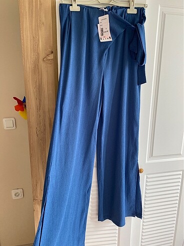Yırtmaçlı bol pantolon