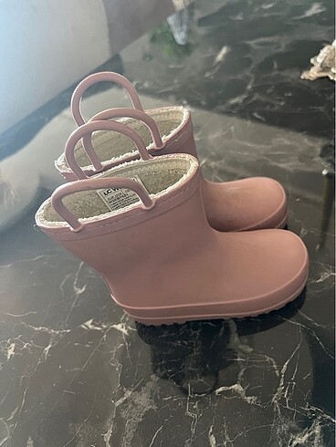 LC Waikiki Bebek çizmesi