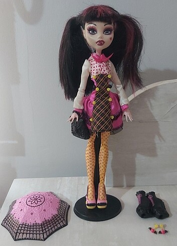 Monster High monster high draculaura forbitten love