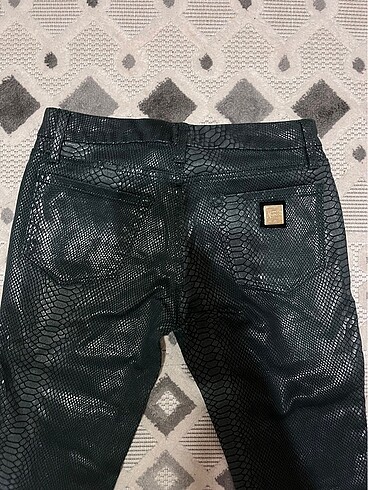 Guess Guess timsah derisi desenli pantolon