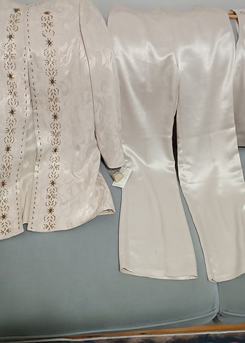 Nakışlı Beyaz Saten Kadın Takım Elbise - Görsel 3