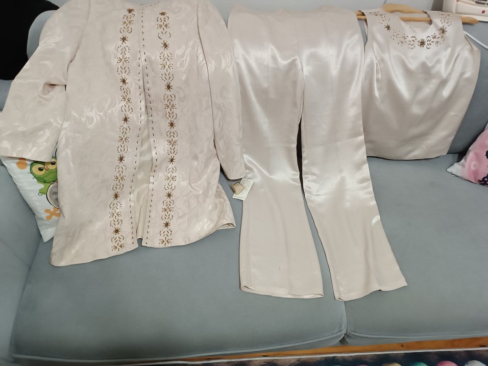 Nakışlı Beyaz Saten Kadın Takım Elbise - Görsel 3