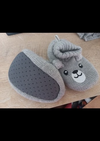 Gri Nakışlı Erkek Çocuk Örgü Ev Terliği