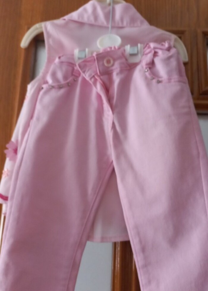 Kız çocuğu takım özel günlerde giyildiyi için az kullanılmıştır  - Görsel 2