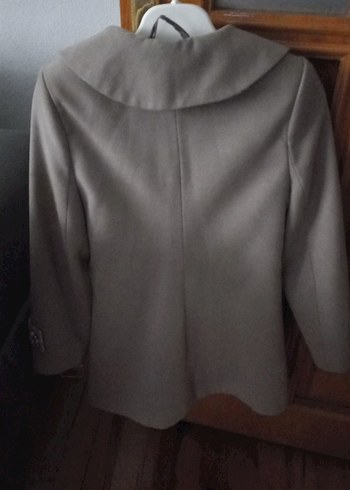 Düğmeli gri kaban - Görsel 4