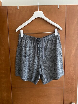 H&M sort