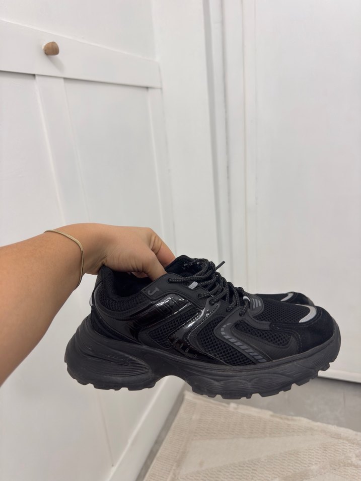 Siyah Bağcıklı Kadın Spor Ayakkabı - Görsel 2