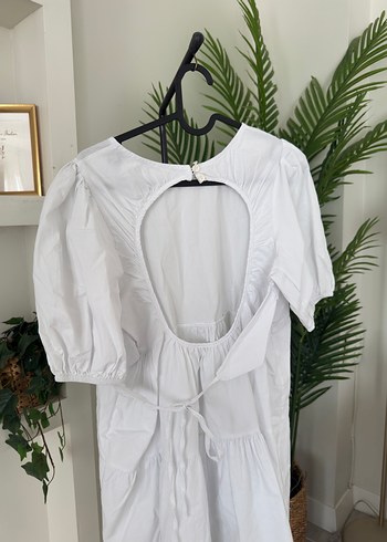 Sırt dekolteli beyaz mini elbise - Görsel 2