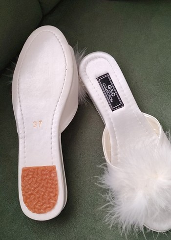 Beyaz Tüylü Kadın Terlikler - Görsel 2