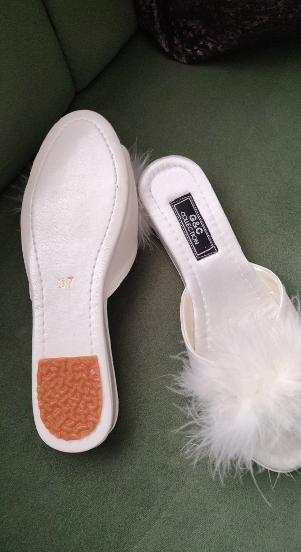 Beyaz Tüylü Kadın Terlikler - Görsel 2