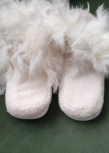 Beyaz Tüylü  Kadın Terlik - Görsel 2