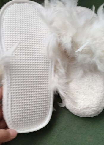 Beyaz Tüylü  Kadın Terlik - Görsel 3