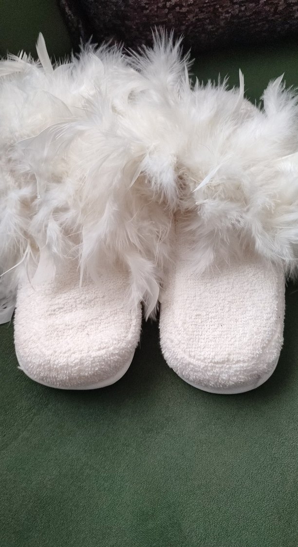 Beyaz Tüylü  Kadın Terlik - Görsel 2