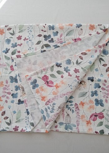 Pastel Renkli Çiçek Desenli Müslin Örtü - Görsel 2